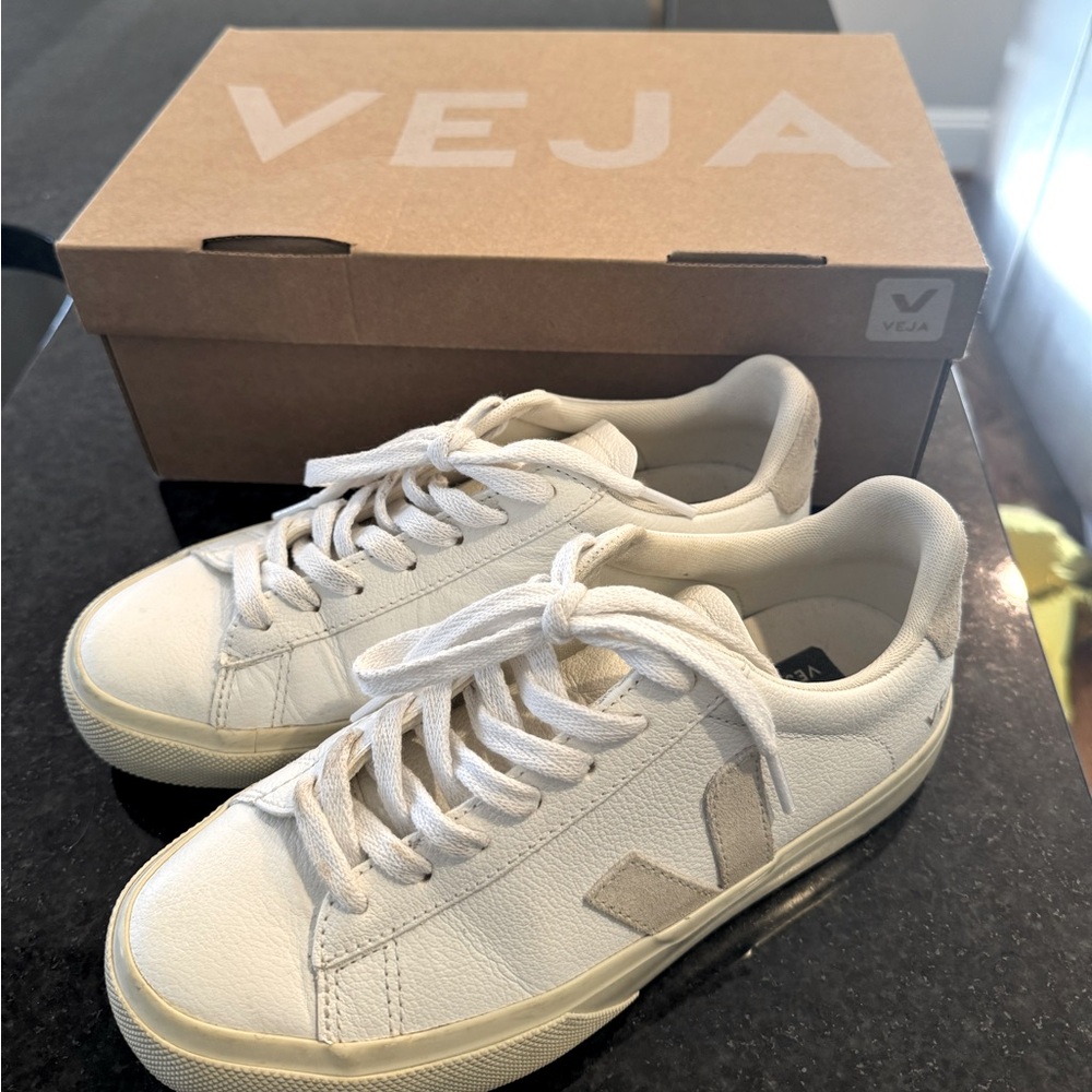 Women's Veja leather sneakers size US 6 Campo sneakers